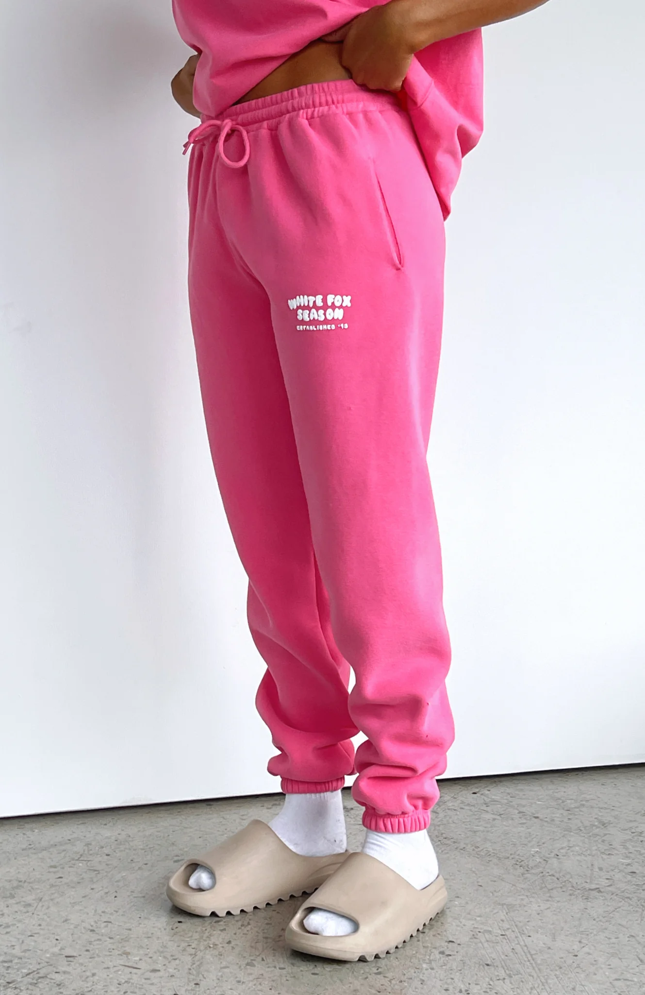 The Main Season Sweatpants Hot Pink The Main Season Sweatpants Hot Pink